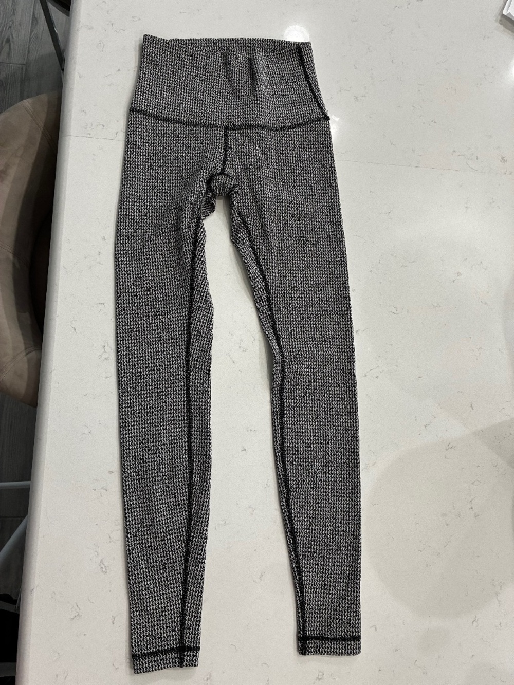 Like new lululemon leggings size 6